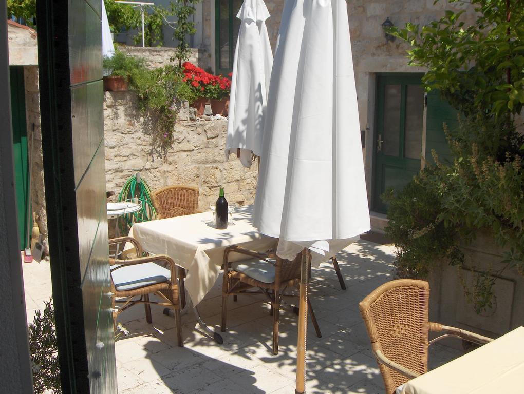 Guest House Lucijo Vrboska Buitenkant foto