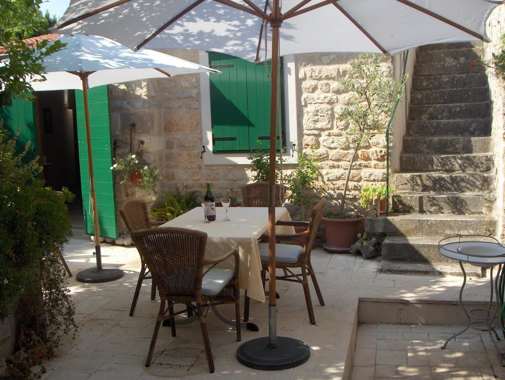 Guest House Lucijo Vrboska Buitenkant foto