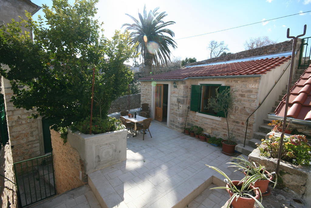 Guest House Lucijo Vrboska Buitenkant foto
